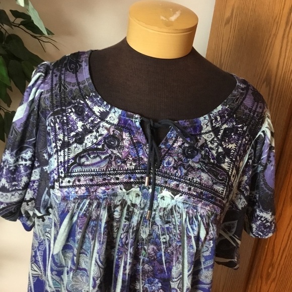 ROZ & Ali 1X keyhole tie front with cape sleeves floral lace detail in b… - Picture 3 of 14